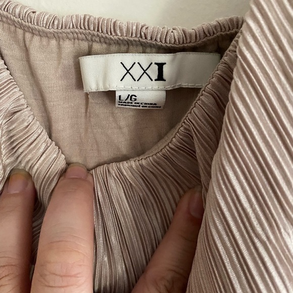 Old Forever21 New with tags dress - Picture 4 of 5